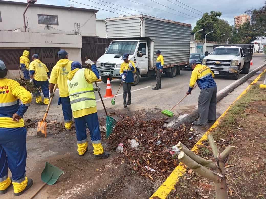 Despliegan operativo en Maracaibo tras el paso de la onda tropical