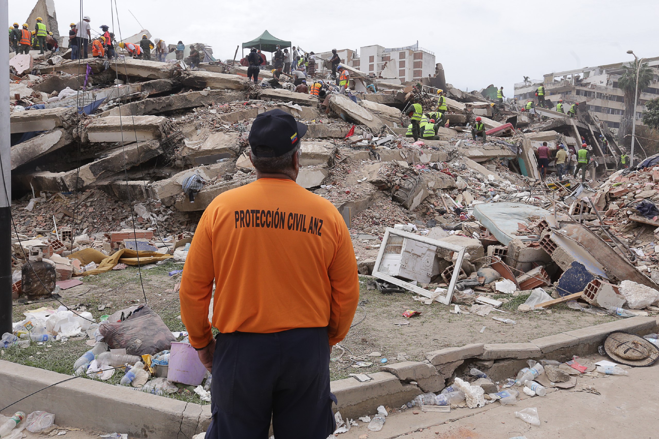 Tras el sismo: 30.989 efectivos ejecutan operaciones de rescate en el país