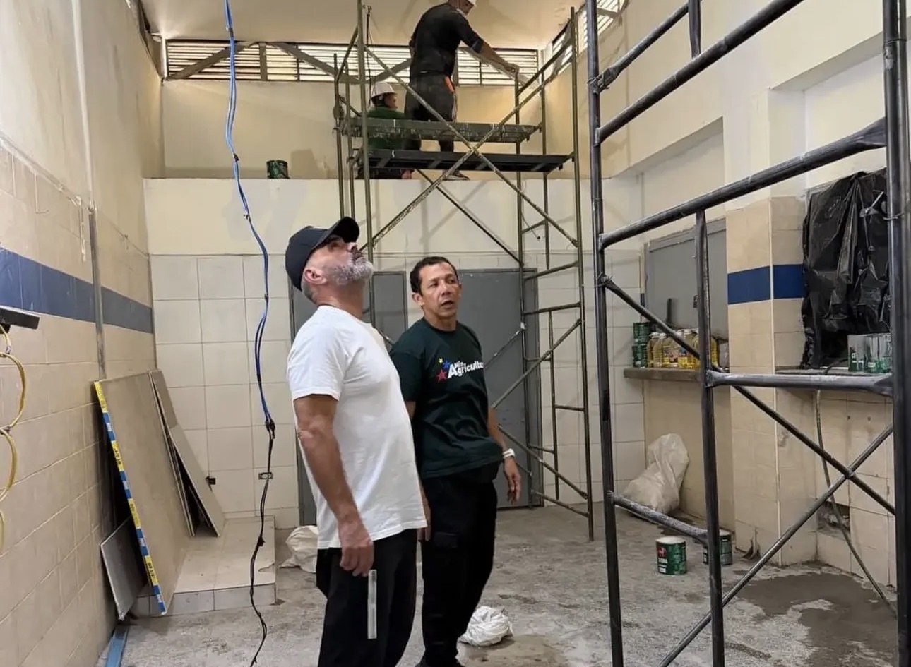 Ministro Padrino López inspecciona adecuación del Liceo Andrés Bello como refugio tras doble sismo