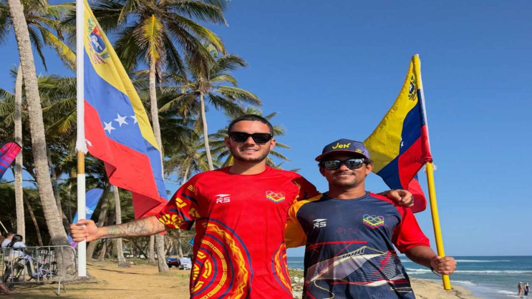 Surfistas venezolanos conquistan Santo Domingo con oro y plata