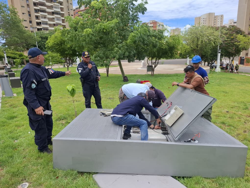 Evalúan plan para fortalecer la atención médica en La Guaira
