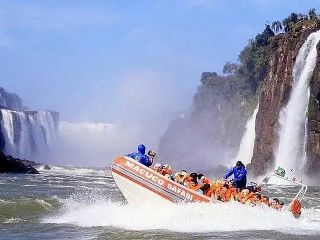 Tragedia en las Cataratas: vuelco de una lancha deja un muerto y un desaparecido