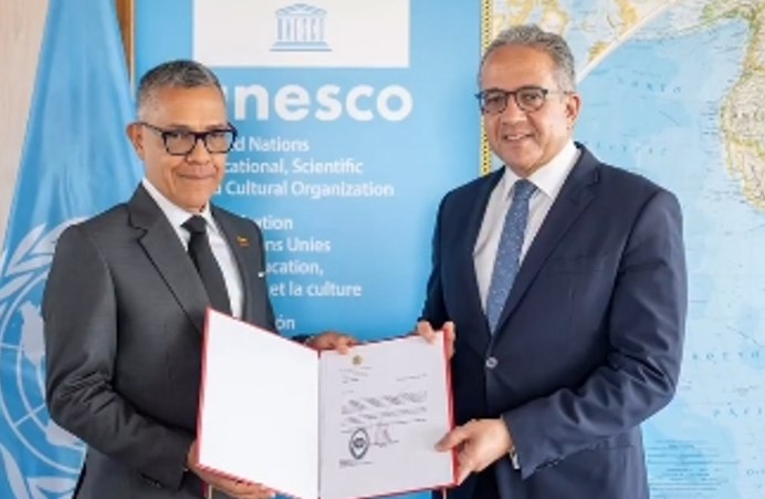 Diplomacia en París: Ernesto Villegas presenta sus credenciales ante la Unesco
