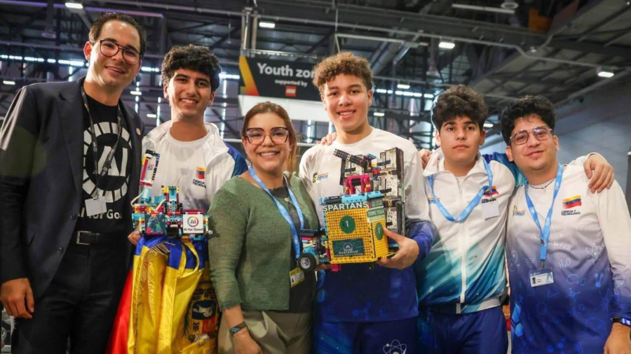 ​¡Orgullo nacional! Nuestros jóvenes conquistan el oro mundial en robótica