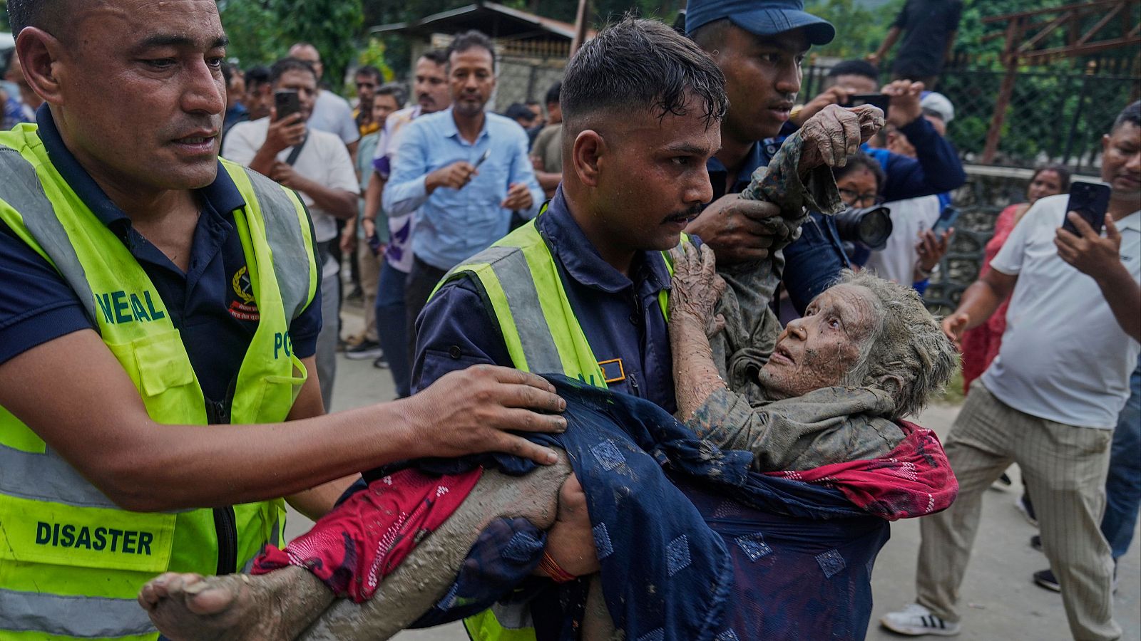 Cerca de 500 muertos y 1.500 desaparecidos tras la trágica riada en Nepal