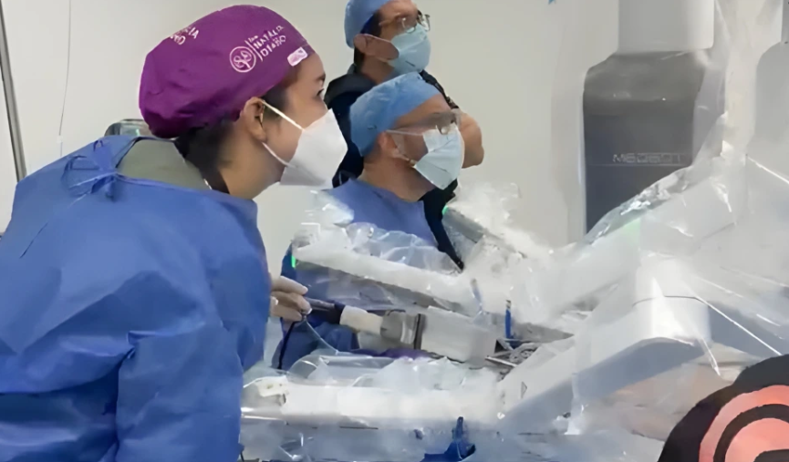 Hospital Universitario de Caracas alcanza récord en cirugía robótica