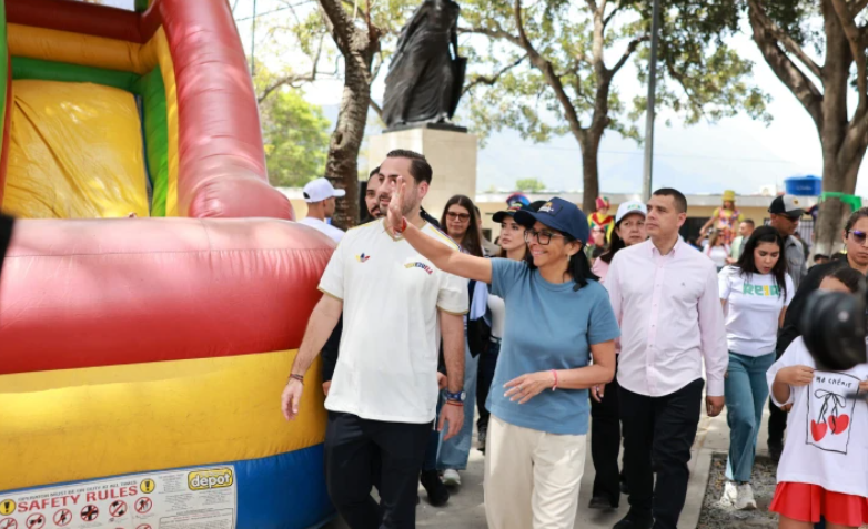 Delcy Rodríguez lanza plan vacacional para 3 millones de niños