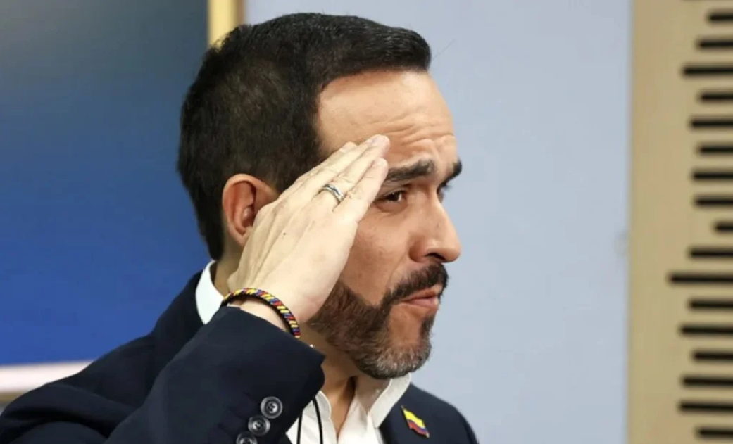 Denuncian persecución política de De la Espriella