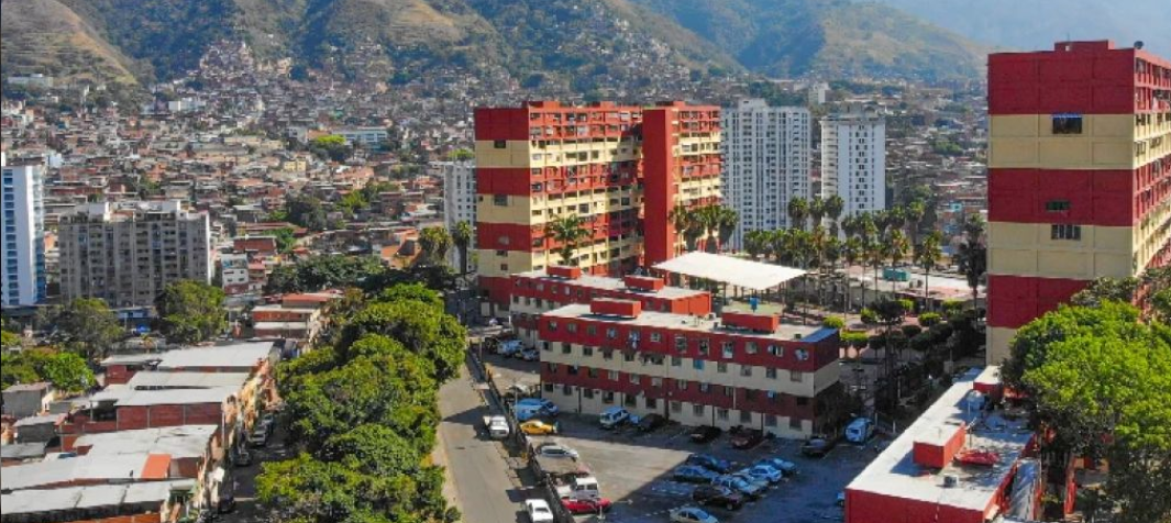 Plan Venezuela Renace entrega 100 apartamentos en El 23 de Enero