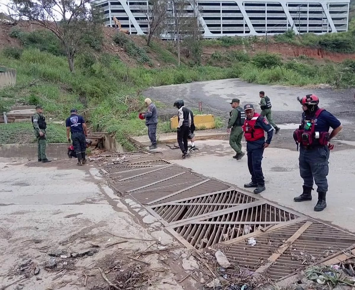 Hallan sin vida a una mujer mientras avanza el rescate del niño desaparecido tras lluvias