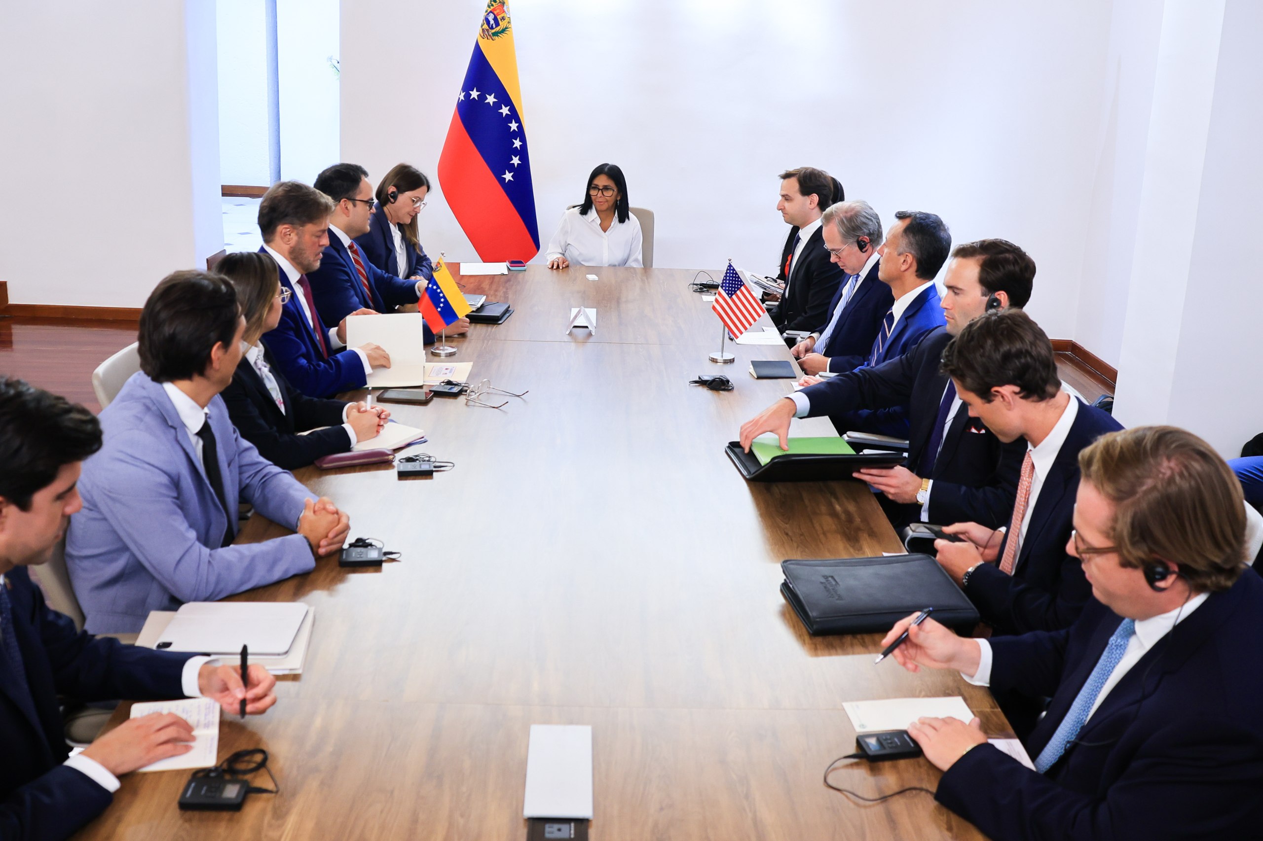 Venezuela y EE.UU. revisan acuerdos comerciales, financieros y energéticos