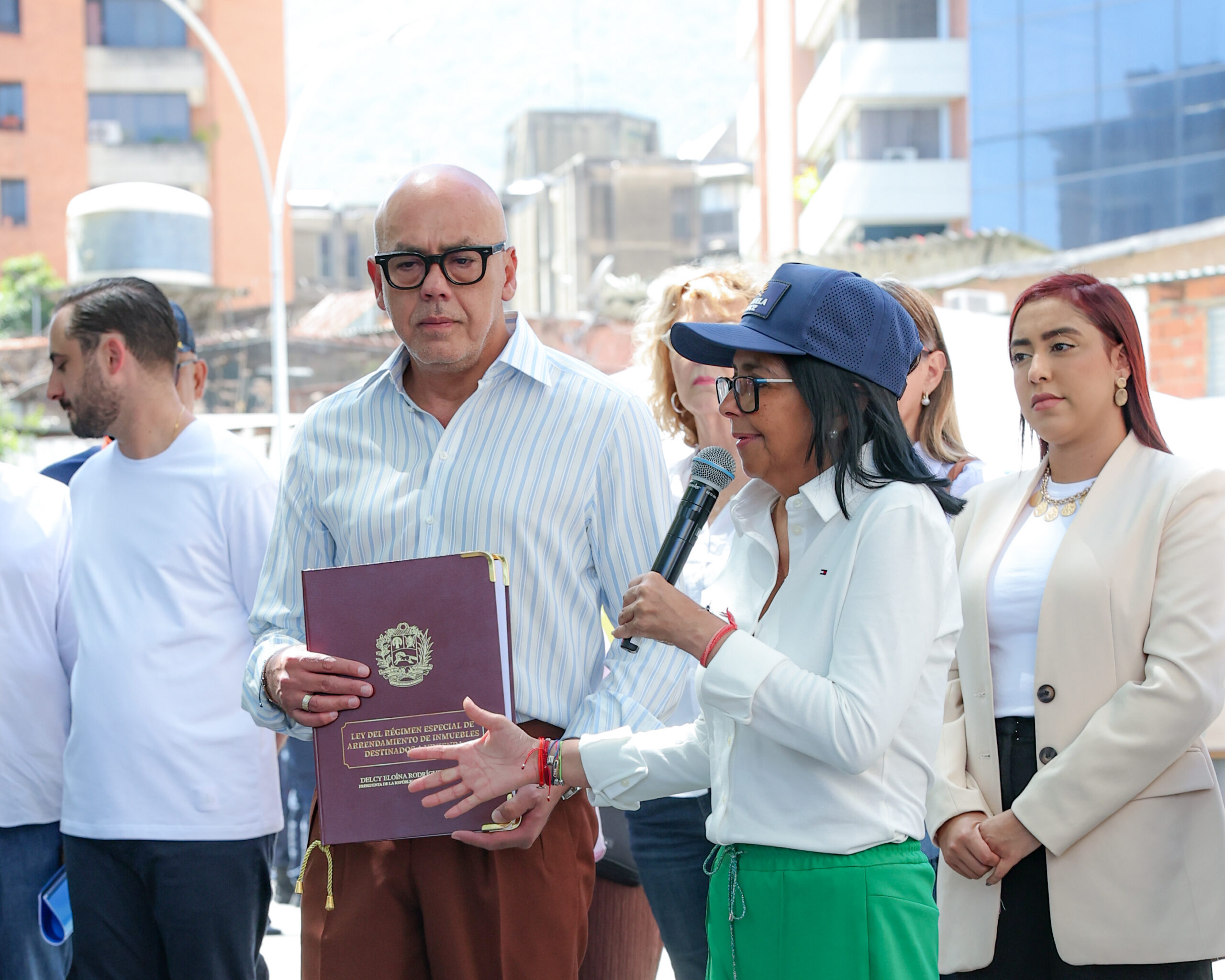 Presidenta Delcy Rodríguez firma nueva Ley del Régimen Arrendamientos de Inmuebles