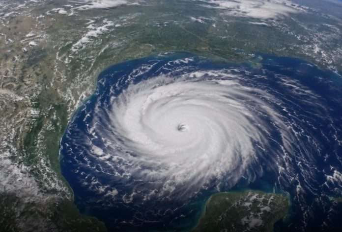 Centro Nacional de Huracanes vigila onda tropical con 70% de probabilidad de ciclón