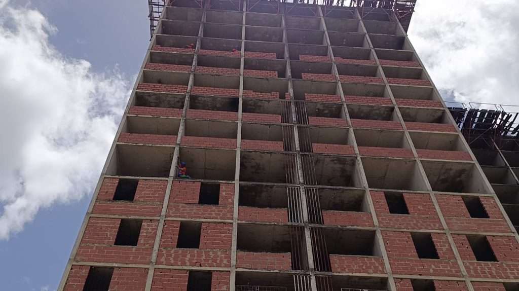 Ejecutan obras en 30 torres de Ciudad Tiuna para damnificados