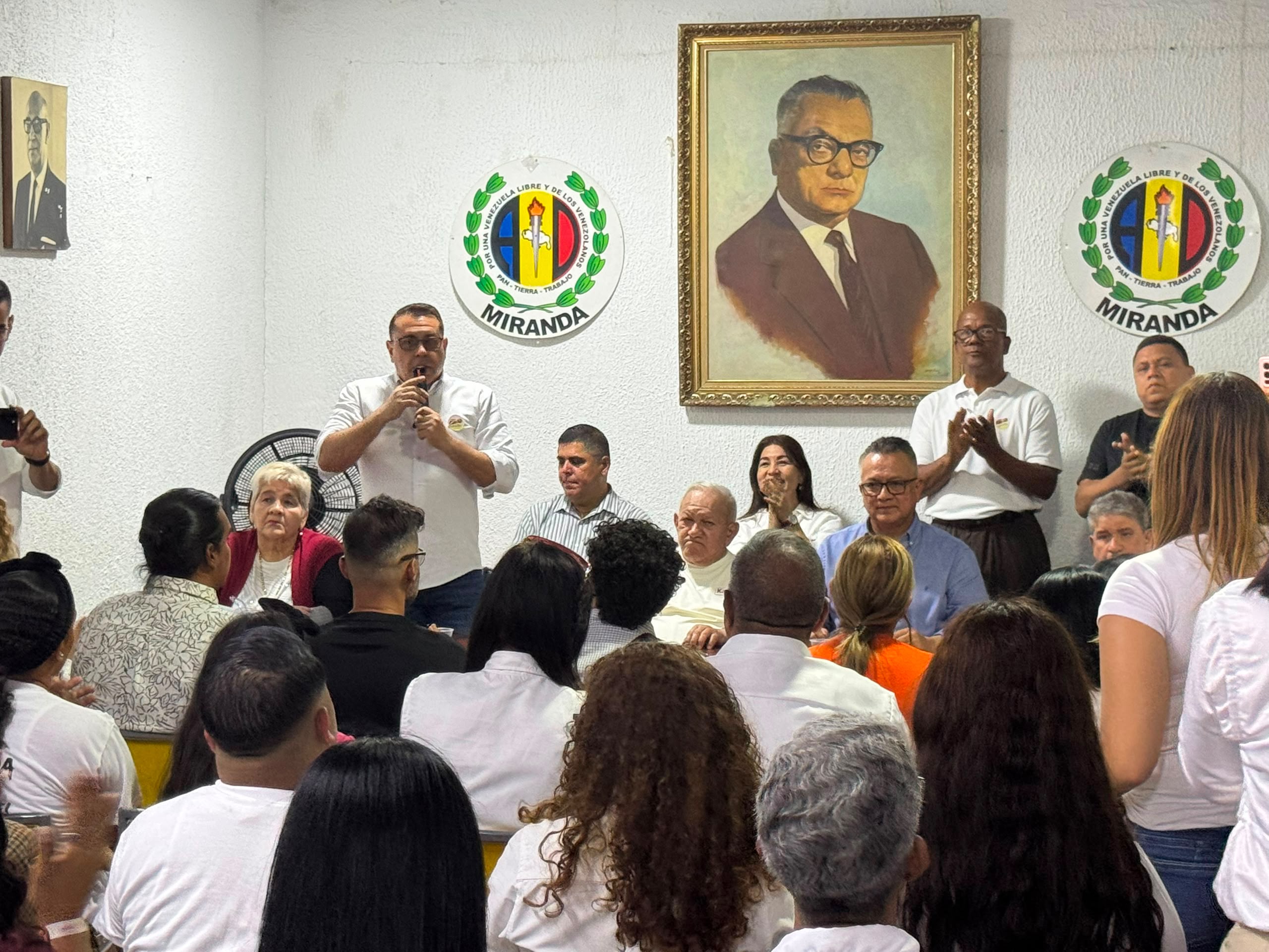 Negal Morales exige que el diálogo responda a la crisis de los servicios públicos