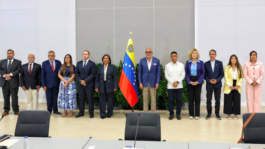 ¡Mesa servida en La Carlota! Inicia histórico diálogo político por la paz del país