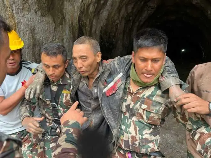 Rescate milagroso en Nepal: encuentran vivos a dos supervivientes tras once días enterrados