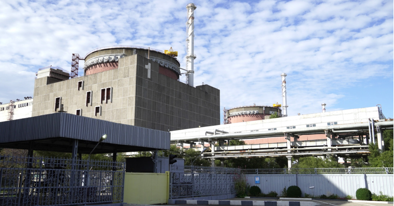 Ataque a la central nuclear de Zaporozhie deja dos muertos y varios heridos