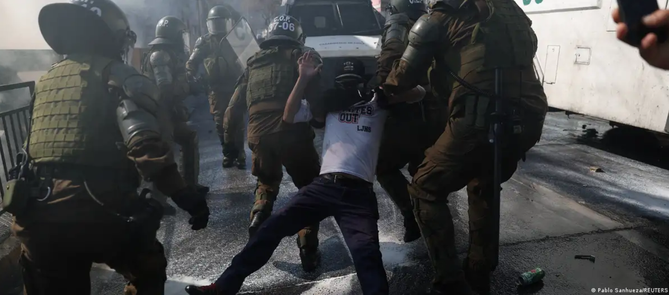 Detenidos en Chile durante aniversario del golpe ascienden a casi 300