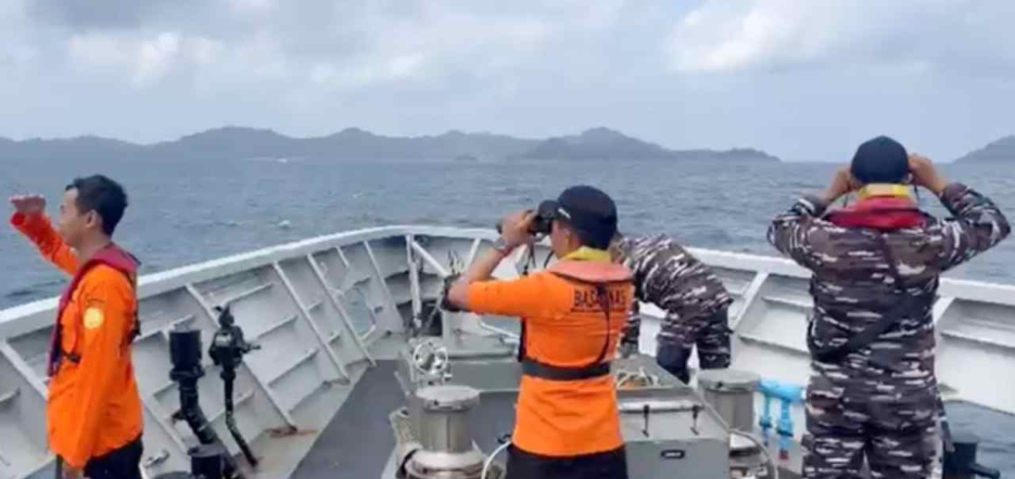 Naufragio en Indonesia deja seis muertos y 130 desaparecidos