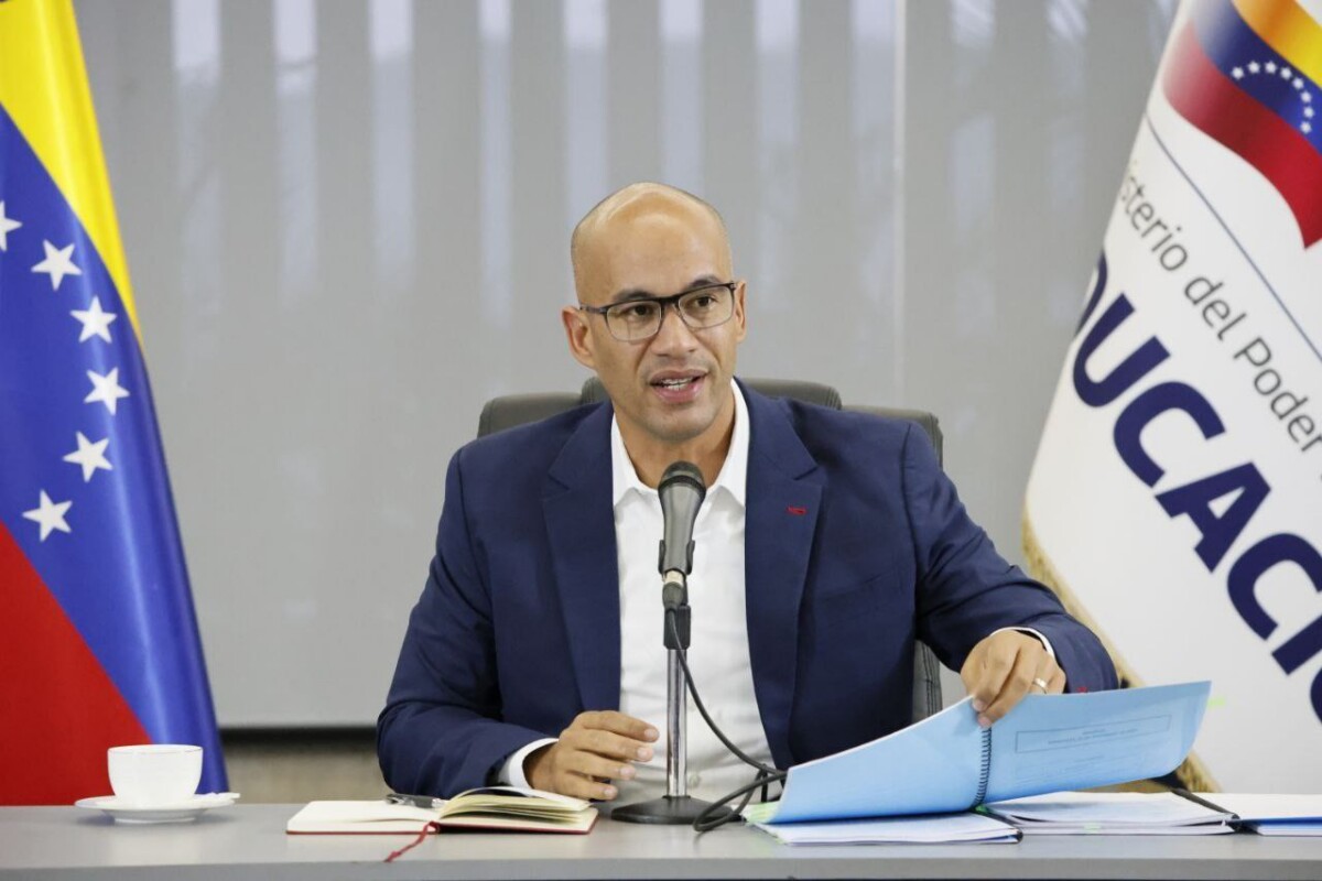 Héctor Rodríguez garantiza la desocupación de cada escuela usada como refugio tras los sismos