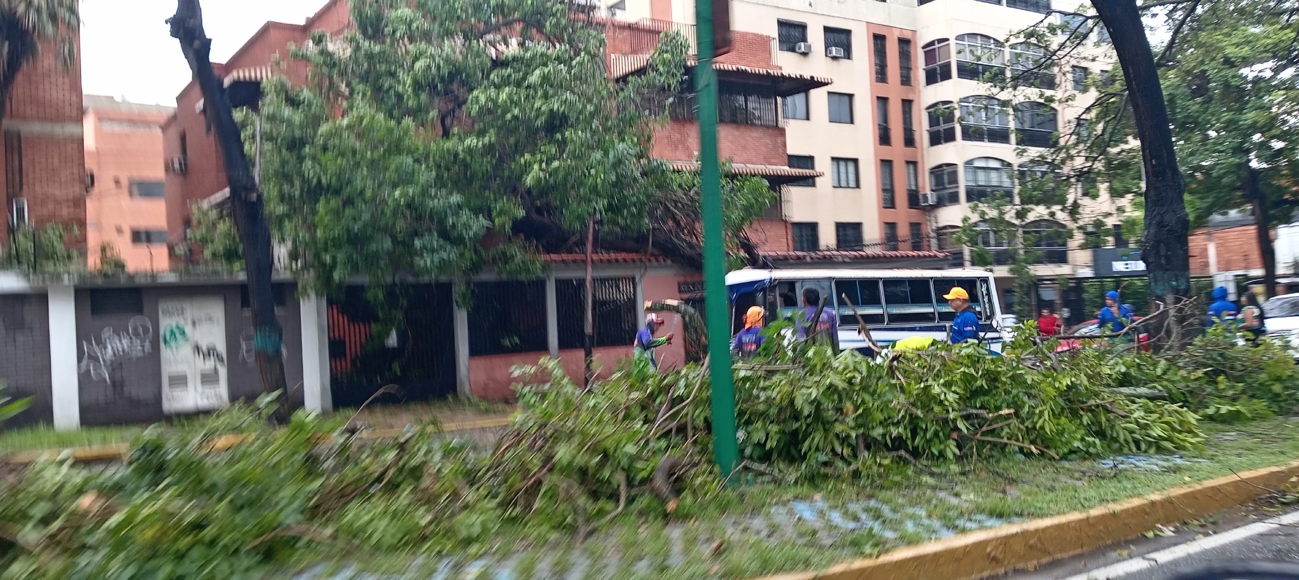 Intensa lluvia deja estragos y alerta roja en el estado Lara