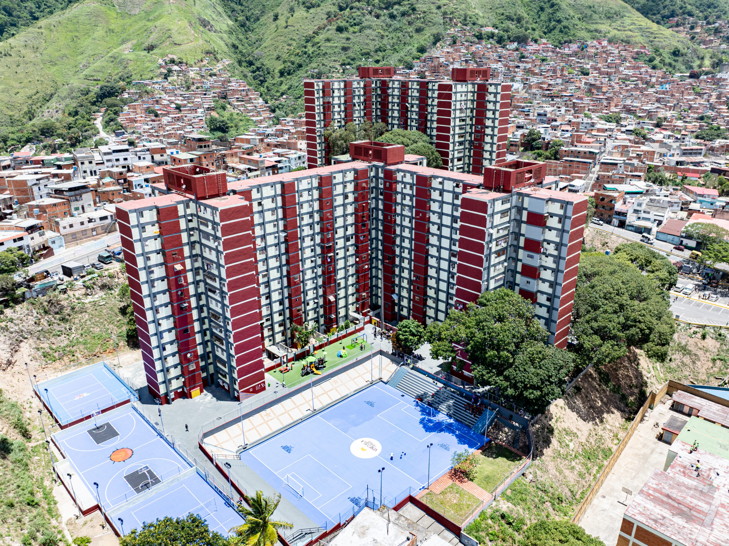 La renovación social transforma el rostro de Caracas con la entrega de cientos de hogares