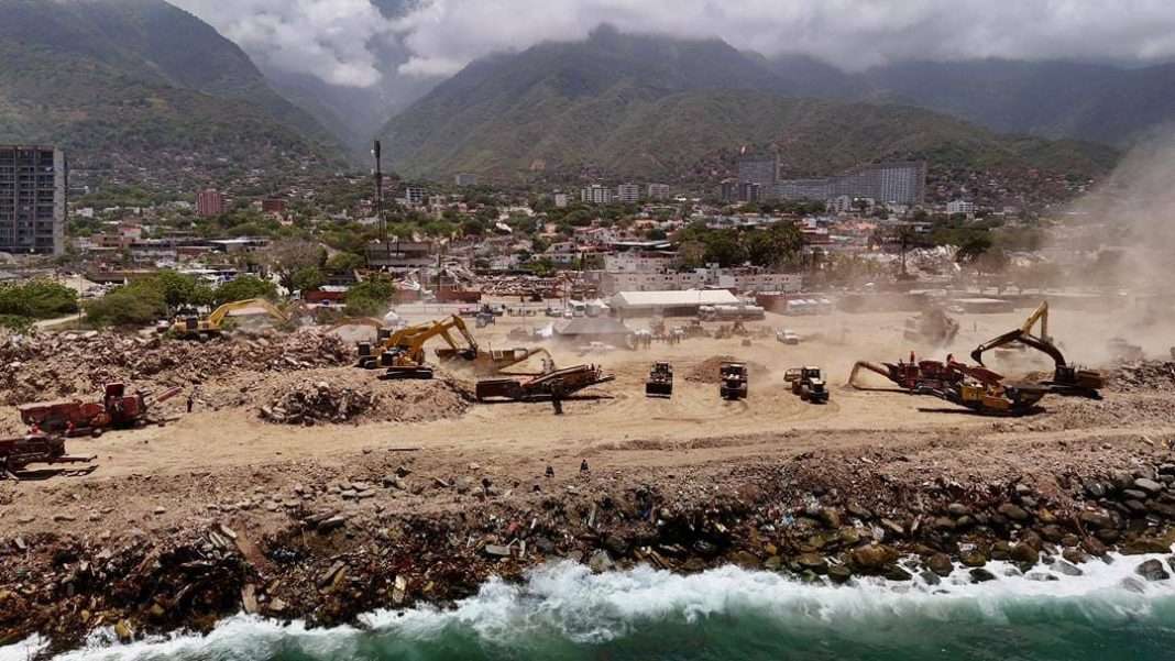 Avanzan las labores de limpieza y remoción en La Guaira