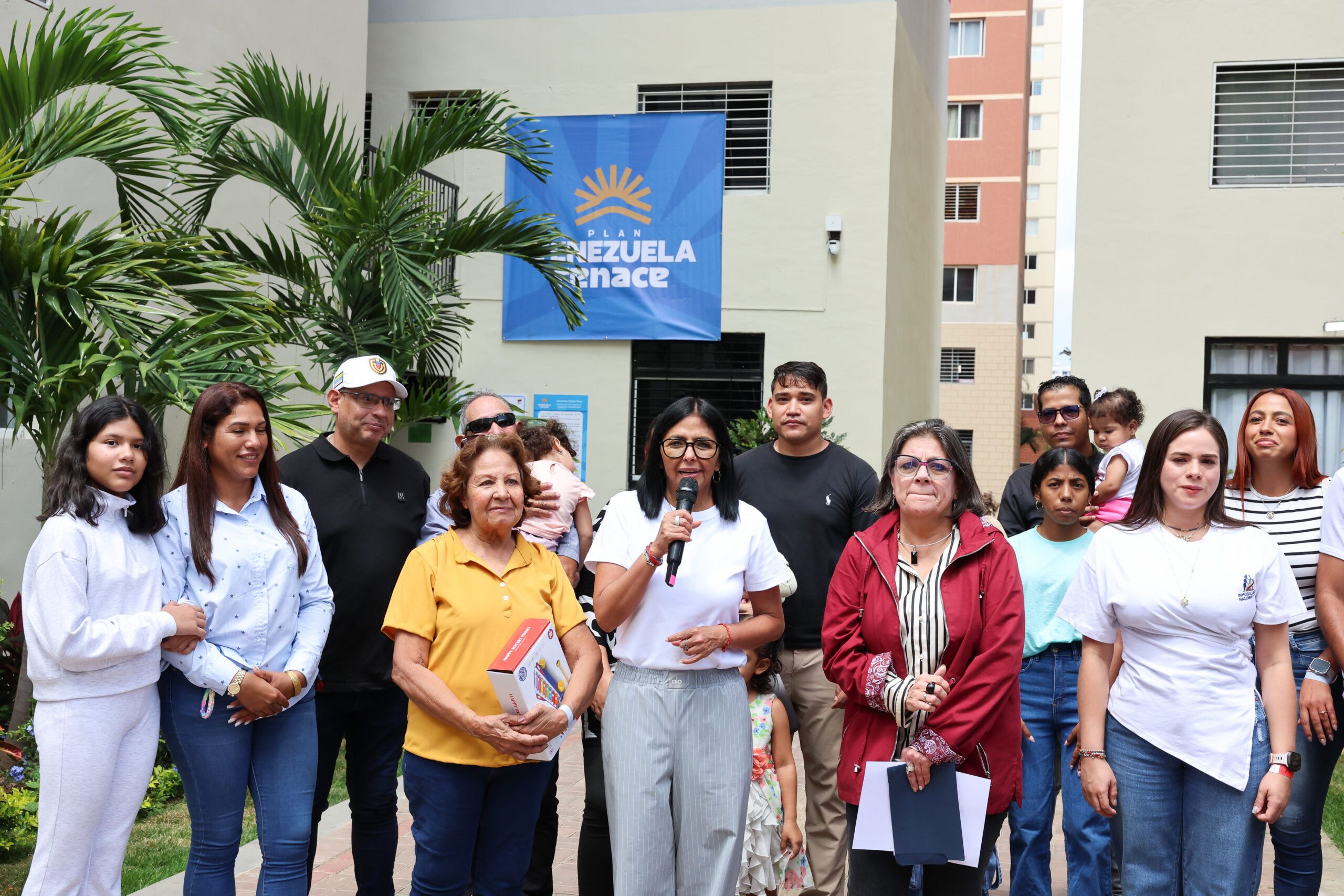 Delcy Rodríguez entrega 181 hogares dignos en Caracas, Miranda y Carabobo