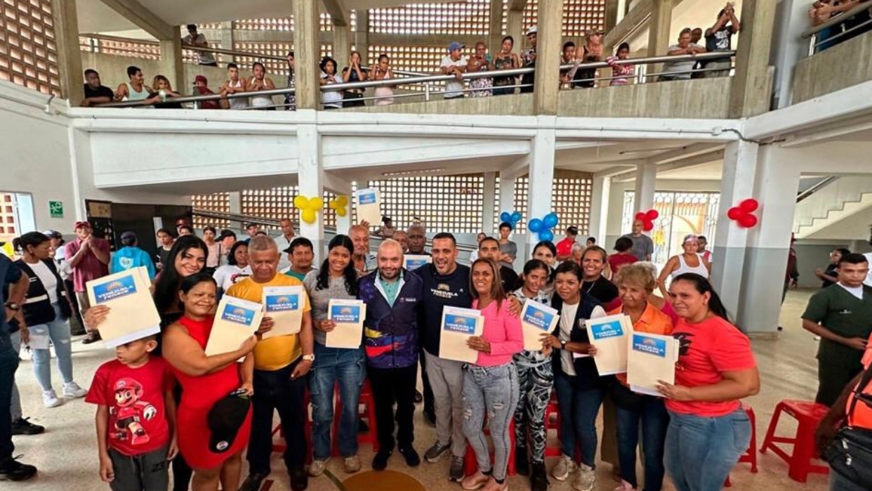 Entrega de viviendas devuelve la estabilidad a 55 familias afectadas en La Guaira
