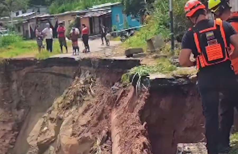 Lluvias en Táchira provocan socavamiento y dejan incomunicada la vía alterna hacia la Troncal 5
