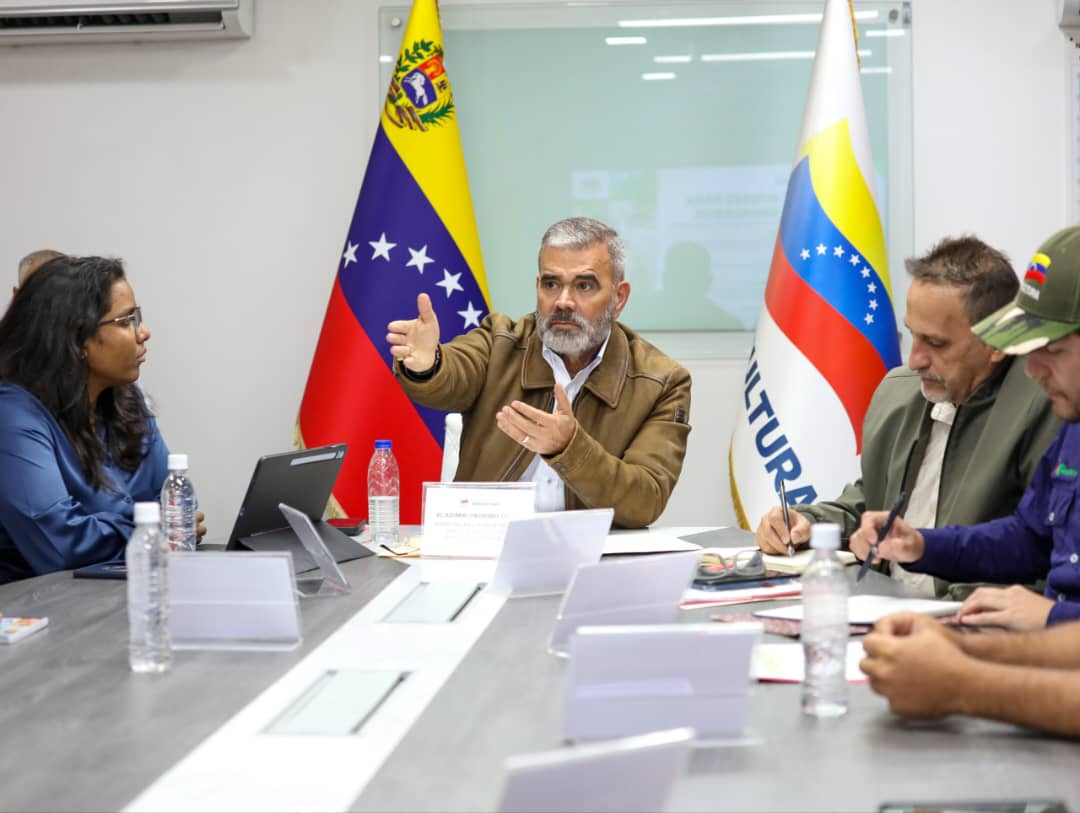 Padrino López evalúa los avances de la Caracterización Ganadera con gremios del sector