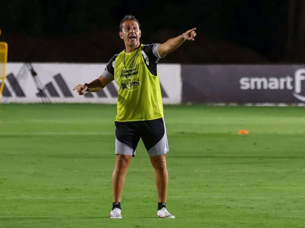 Anulan el contrato de Fernando Batista tras debacle en la Concacaf