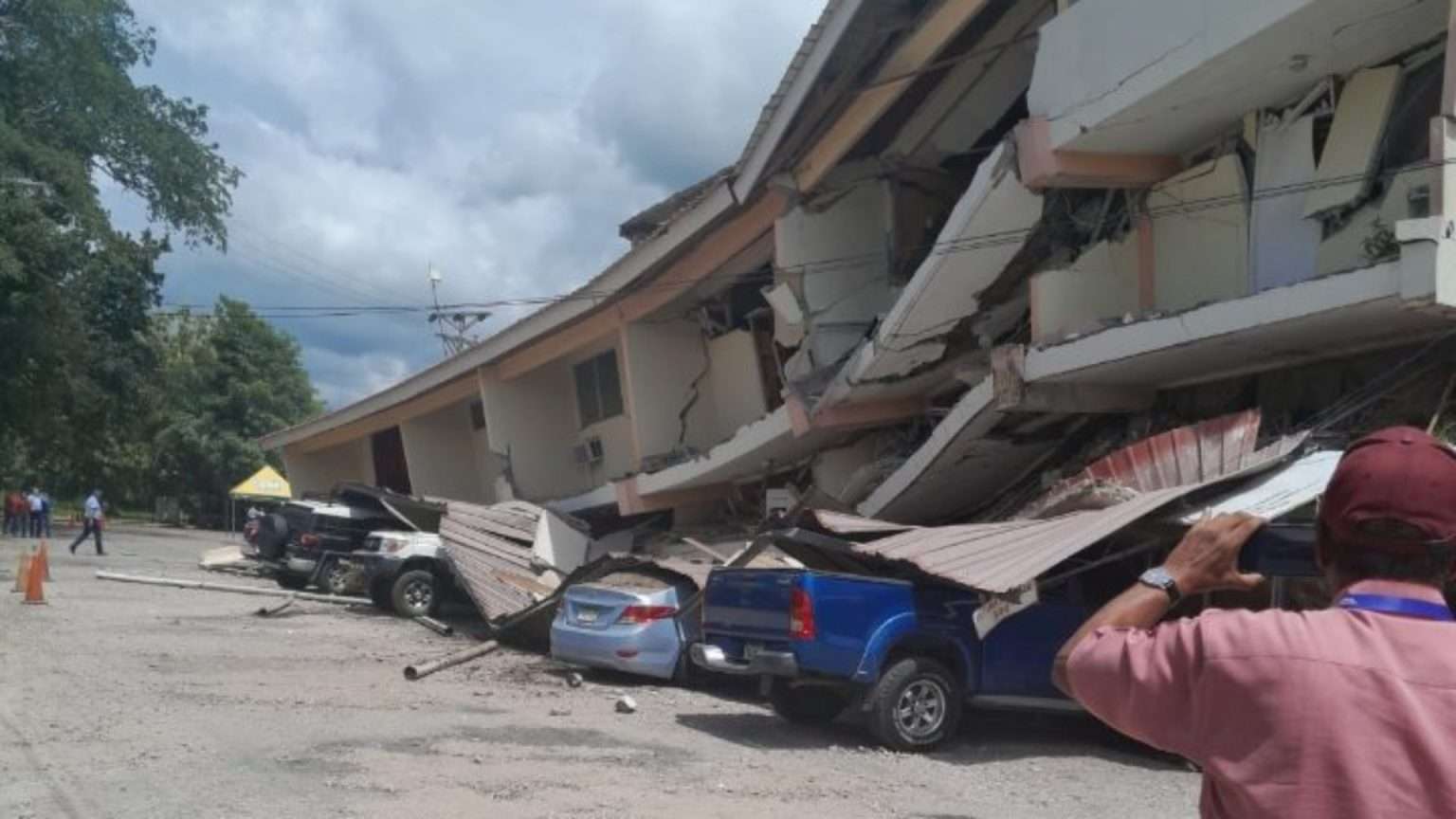 Sin víctimas mortales: evalúan daños en infraestructuras y hospitales tras el sismo