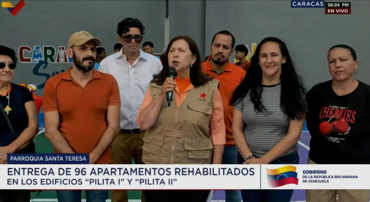 Carmen Meléndez entrega 96 viviendas rehabilitadas en las torres Pilita 1 y 2 de la parroquia Santa Teresa