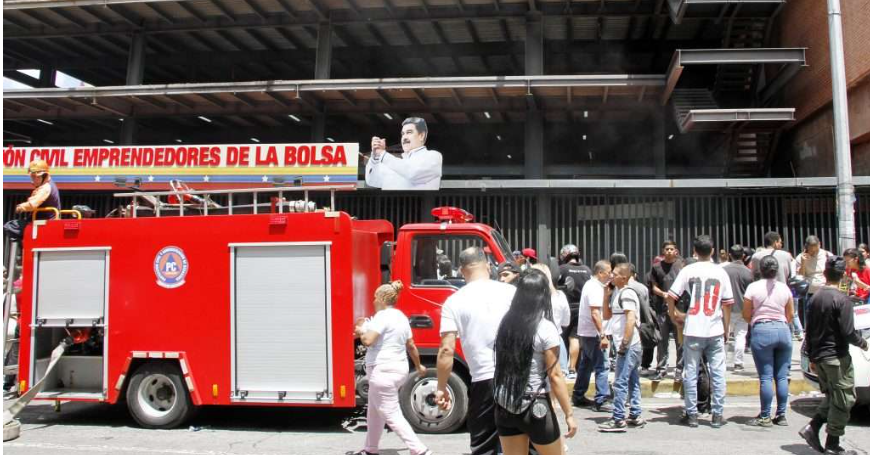 Incendio destruye siete locales comerciales en el centro Caracas