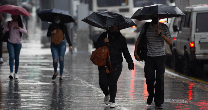 Alerta por lluvias: Ondas tropicales y vaguadas mantendrán inestabilidad atmosférica en el país