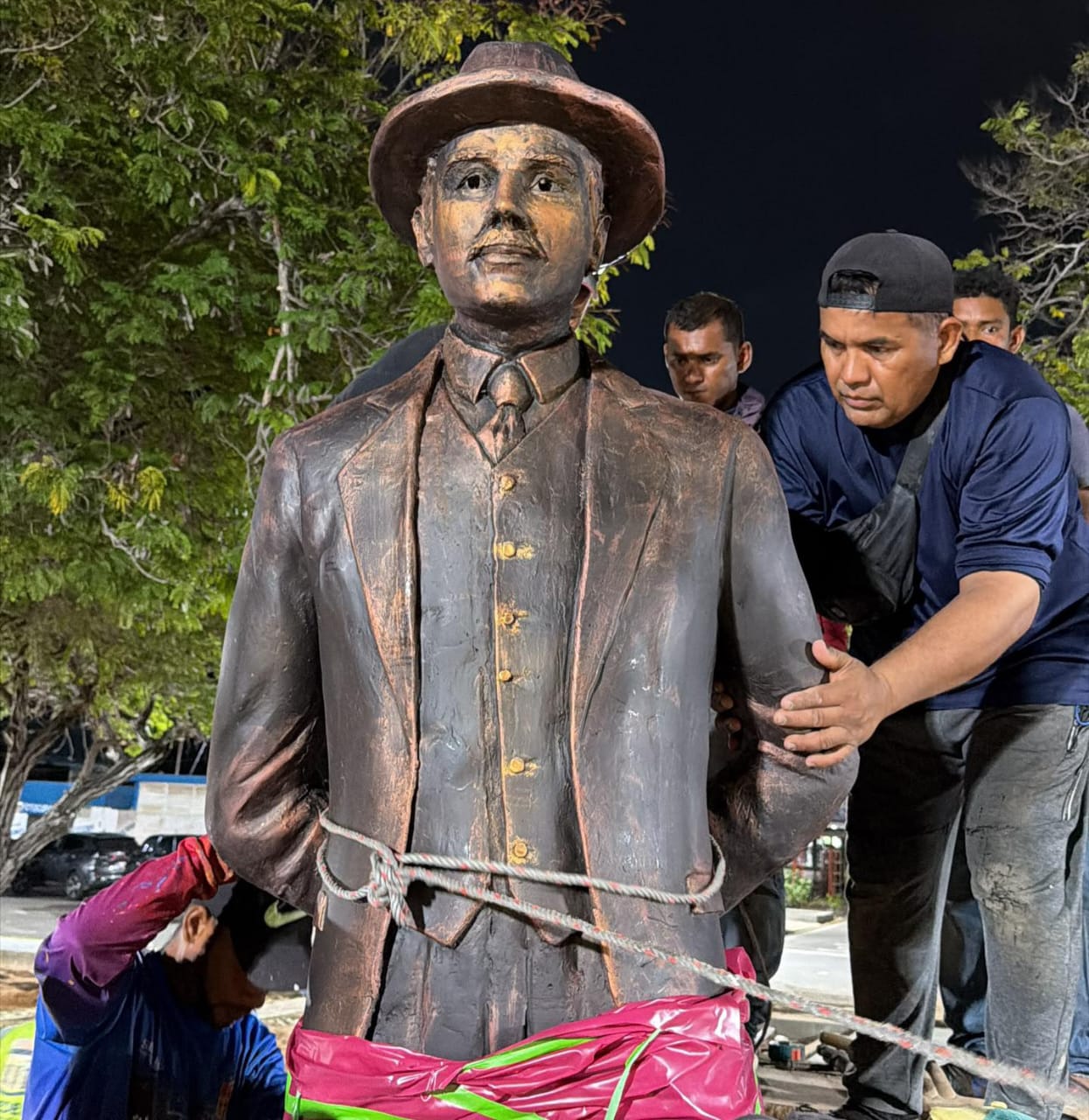 Entregan escultura del doctor José Gregorio en Maracaibo