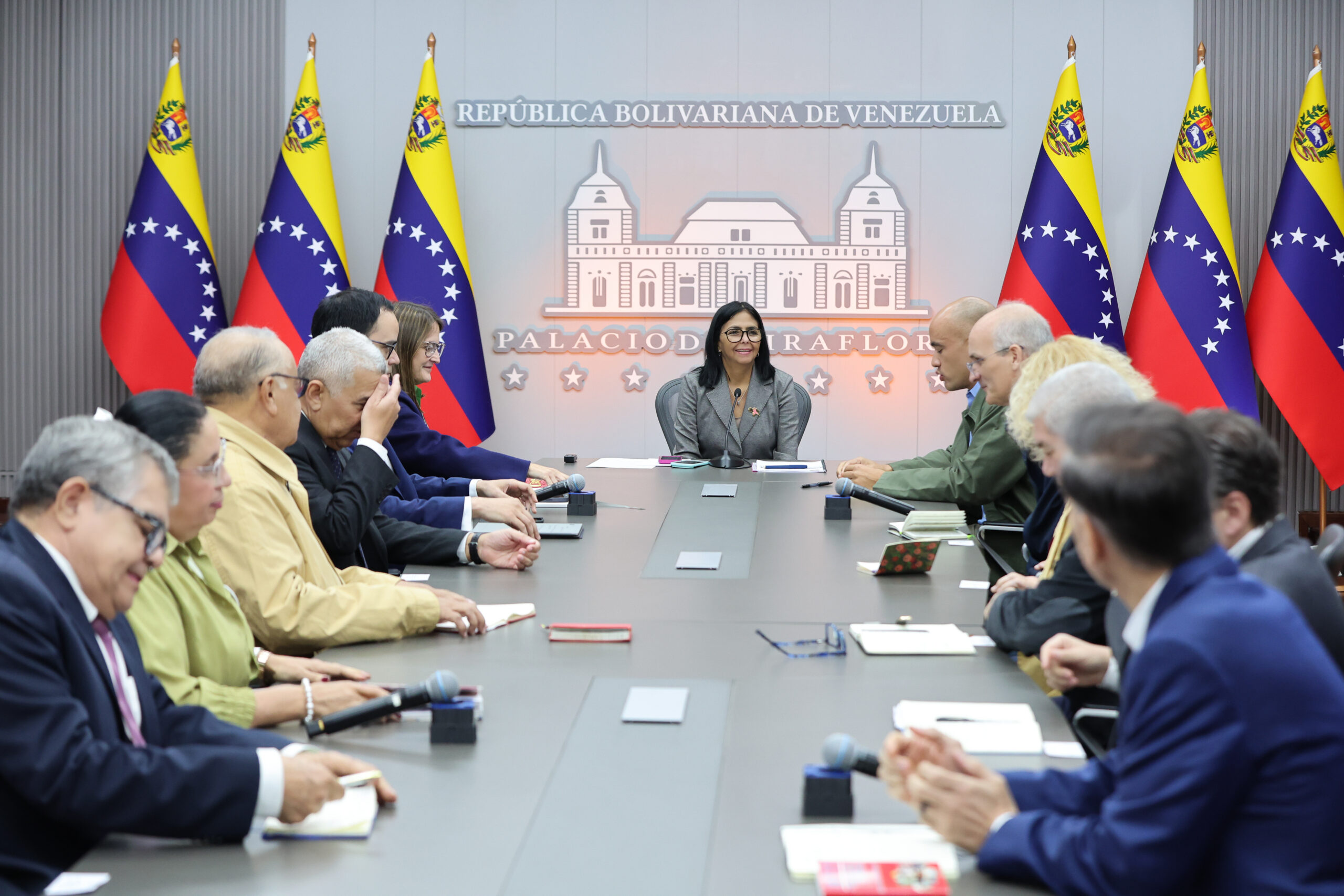 ​Consensos en Miraflores: Evalúan salarios y estabilidad laboral junto al sector empresarial