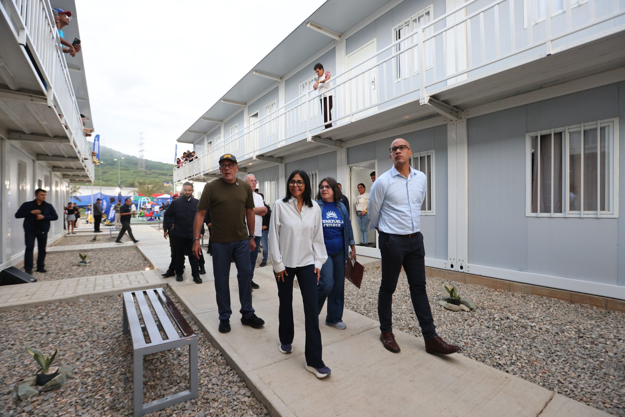 500 familias reciben viviendas temporales en Ciudad Caribia