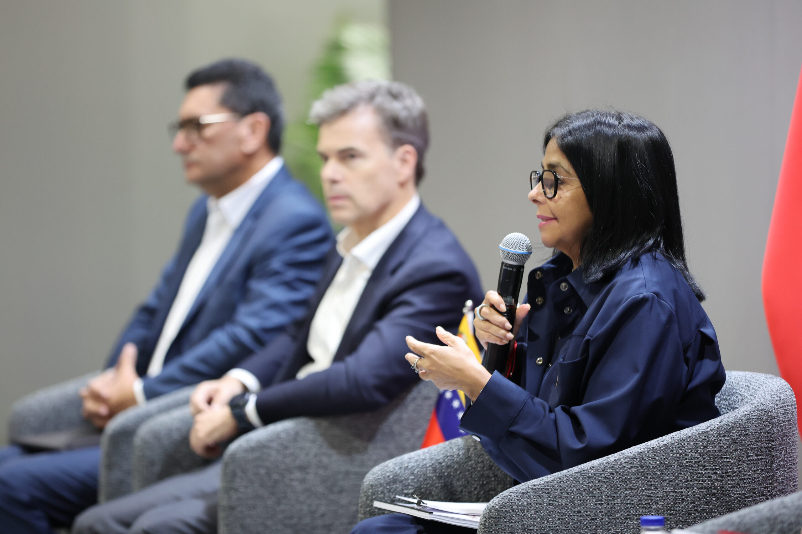 Delcy Rodríguez evalúa los resultados de la alianza energética con Estados Unidos