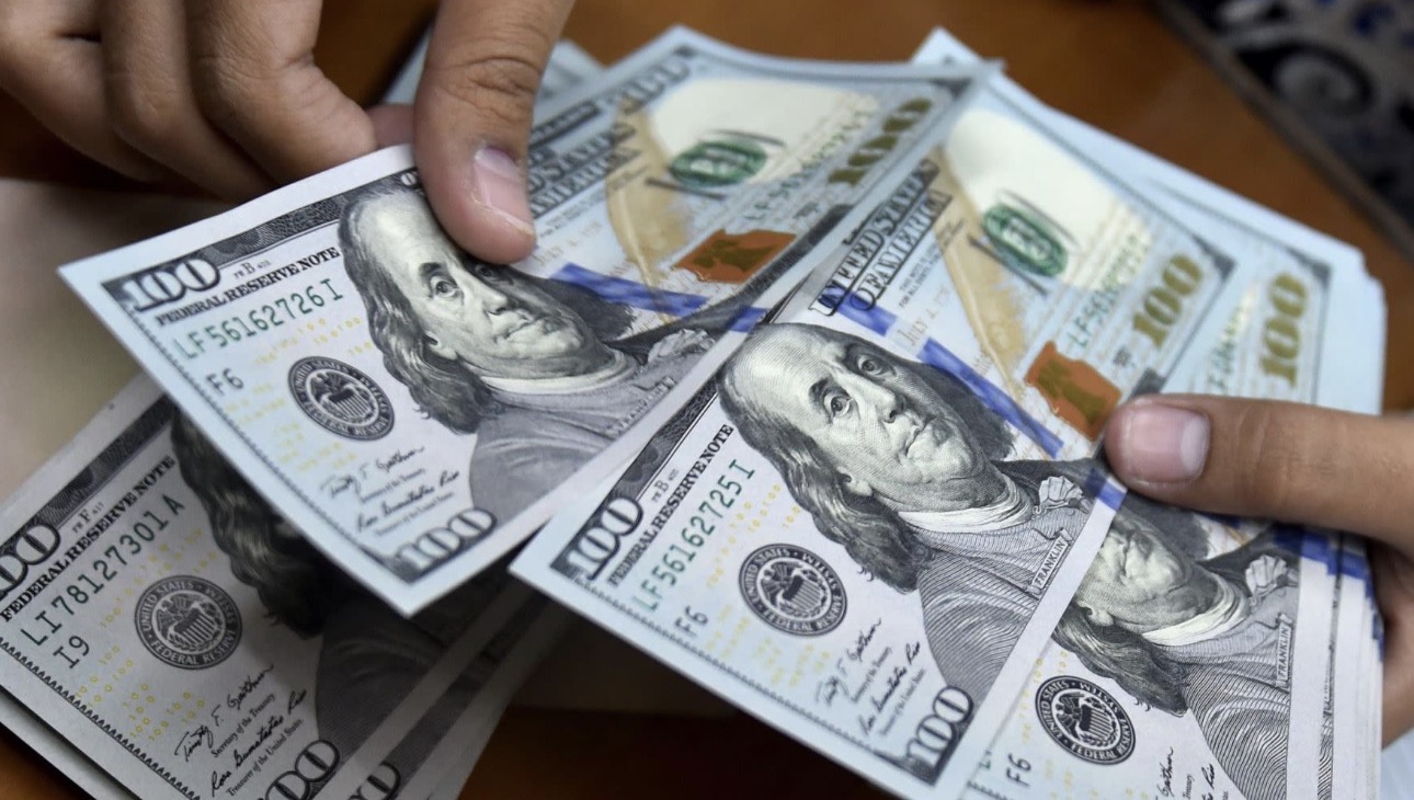 72% de los venezolanos respalda la dolarización oficial de la economía, según Poder & Estrategia