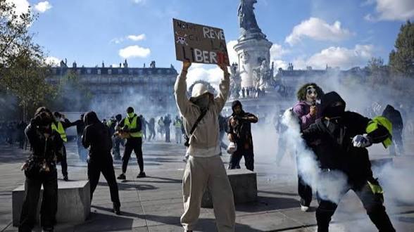 ​Cerca de mil personas detenidas dejan las intensas jornadas de protesta en Francia