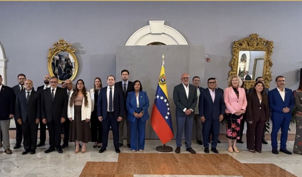 Figuera anuncia acuerdos de gran importancia al culminar la tercera mesa de diálogo.