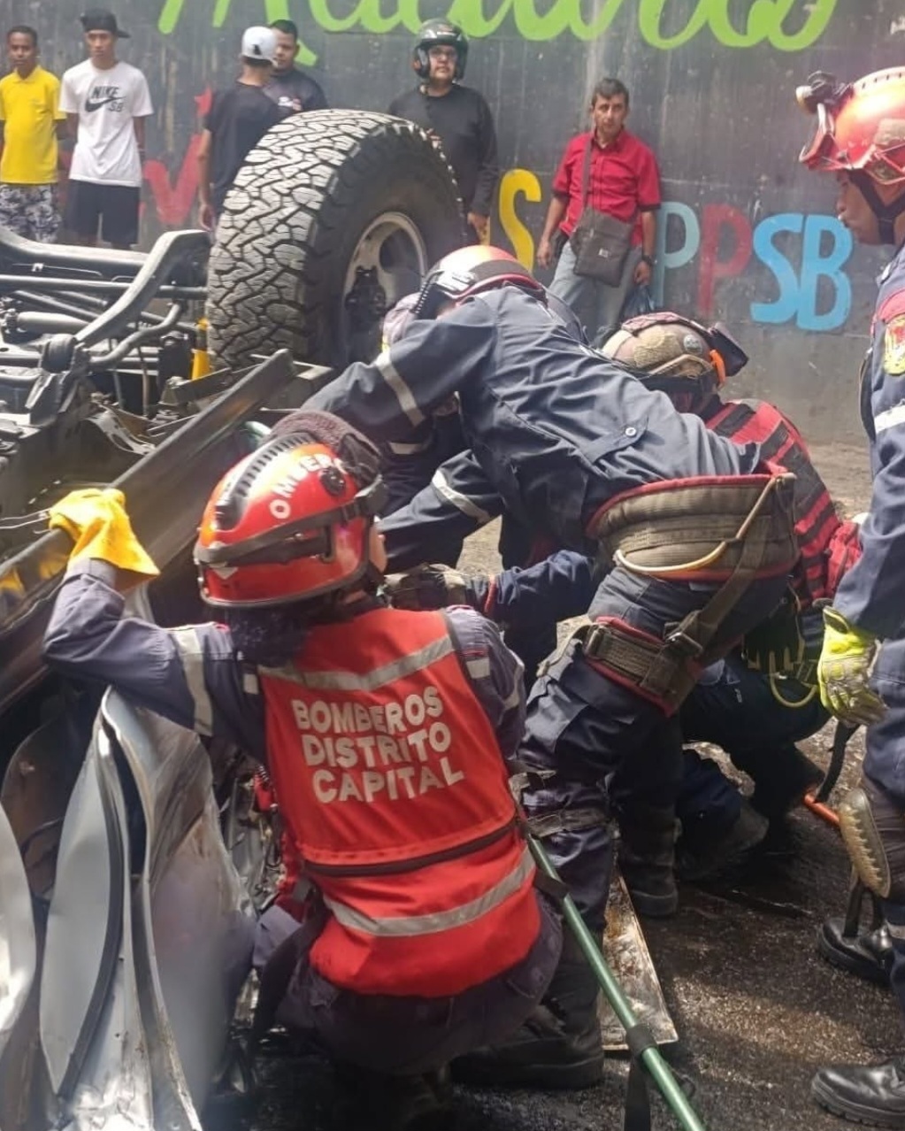 Trágico accidente vial en el puente Los Mecedores moviliza a rescatistas