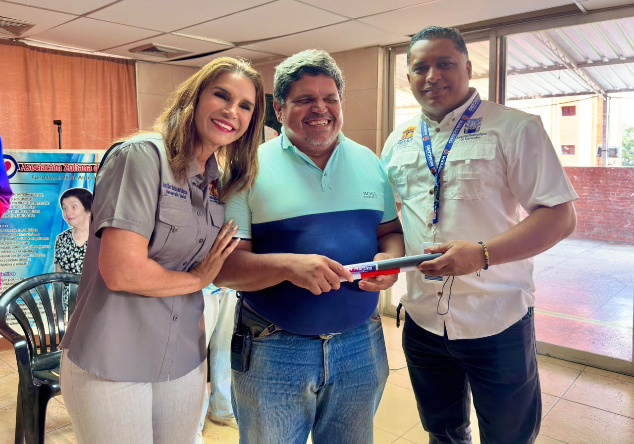 «Un mejor amigo para su movilidad»: Primera dama de Maracaibo beneficia a la Asociación Zuliana de Ciegos
