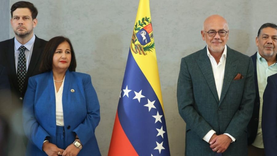 Gobierno y oposición reactivan la mesa de diálogo en noviembre