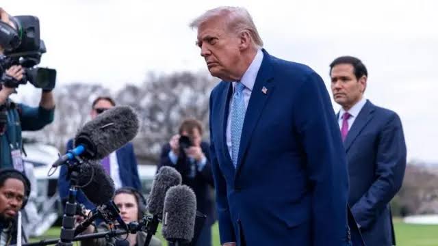 Donald Trump no descarta una base militar y elogia la buena relación con Venezuela