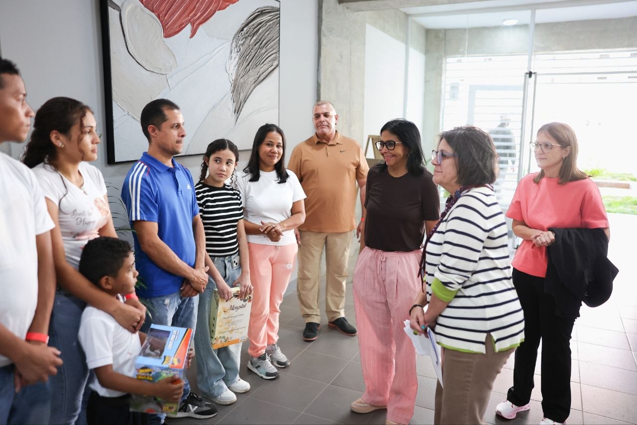 Delcy Rodríguez entrega más de 500 viviendas dignas a familias afectadas por sismos