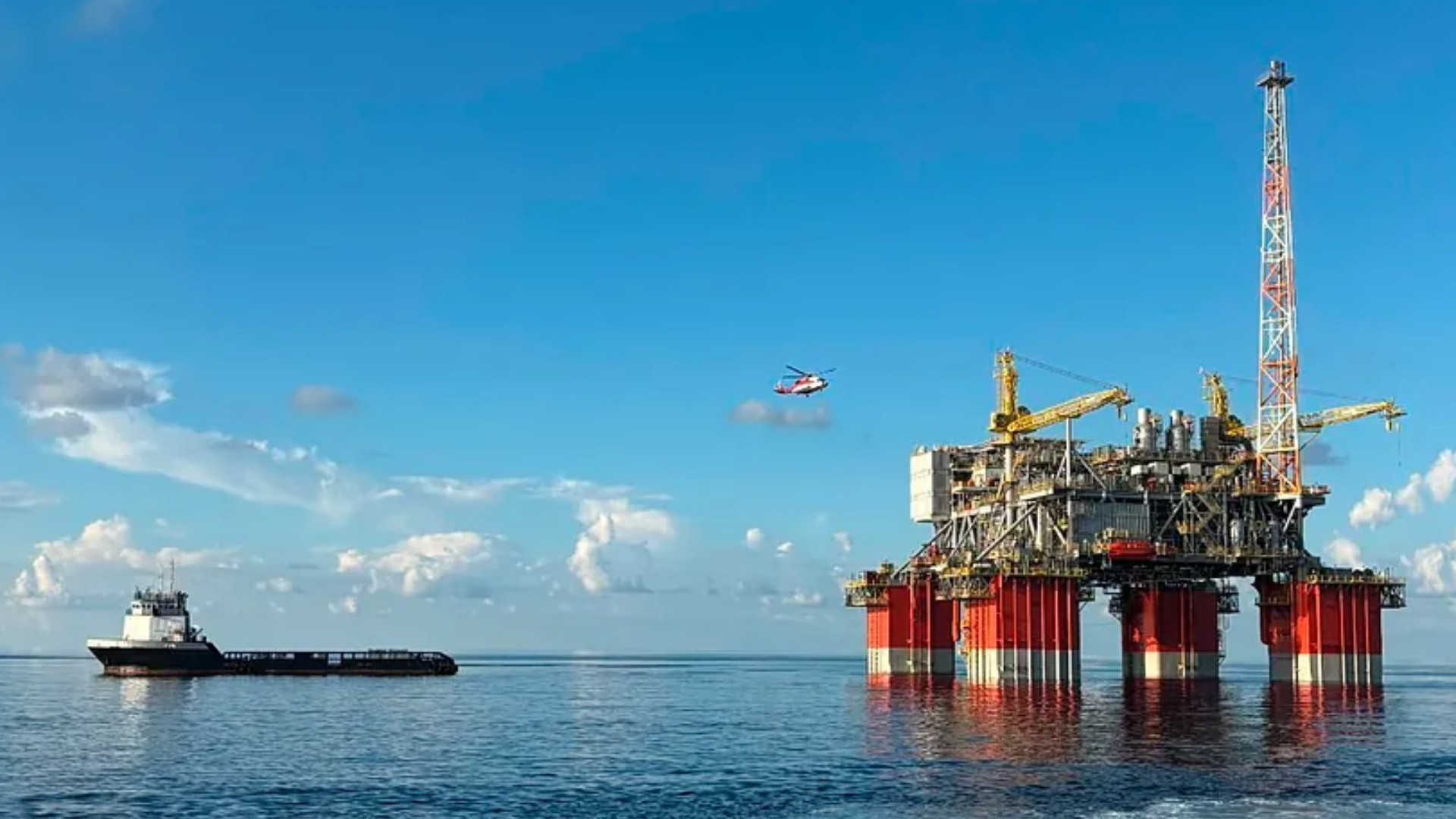 Huracán Isaías sacude el mercado petrolero y dispara los precios del crudo